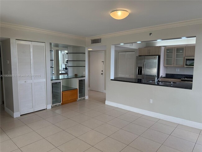 Building Photo - 2501 Brickell Ave