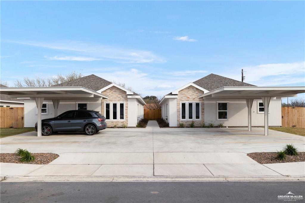 Foto principal - 804 N Clarence Ave