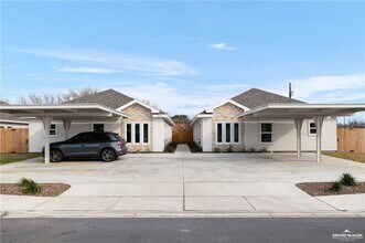 Building Photo - 10 Clarence Dr