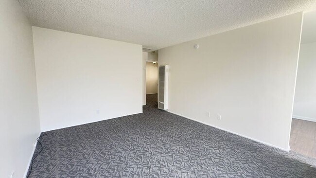 Foto del edificio - 6019 Bright Ave