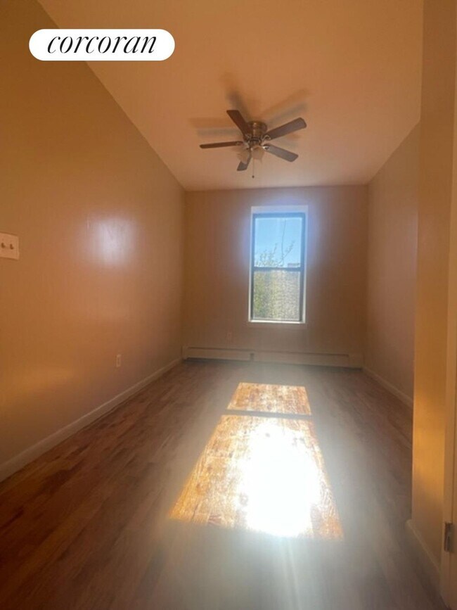 Building Photo - 924 Belmont Ave