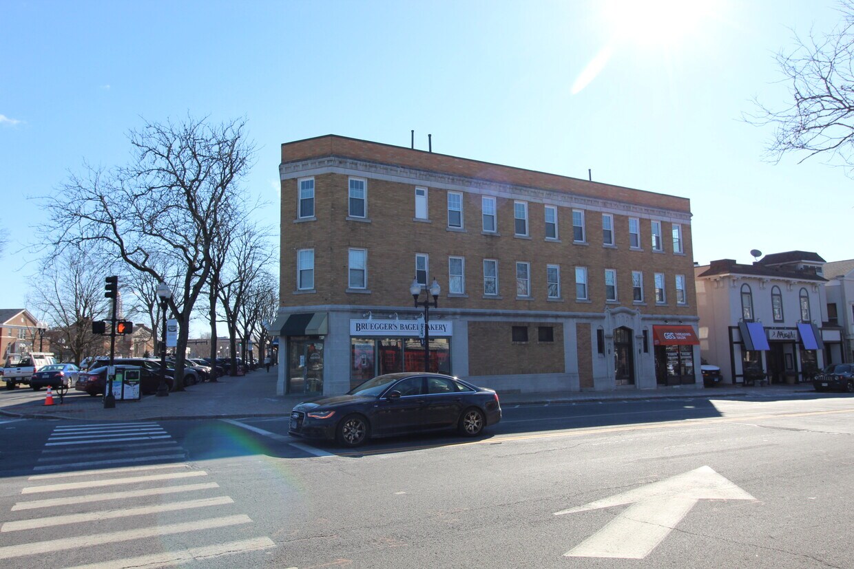 Foto principal - 951 Farmington Ave