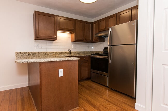 Kitchen - 212 Fisher St