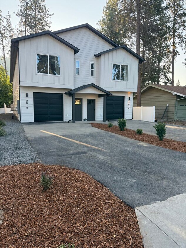 Primary Photo - Duplex in CDA !