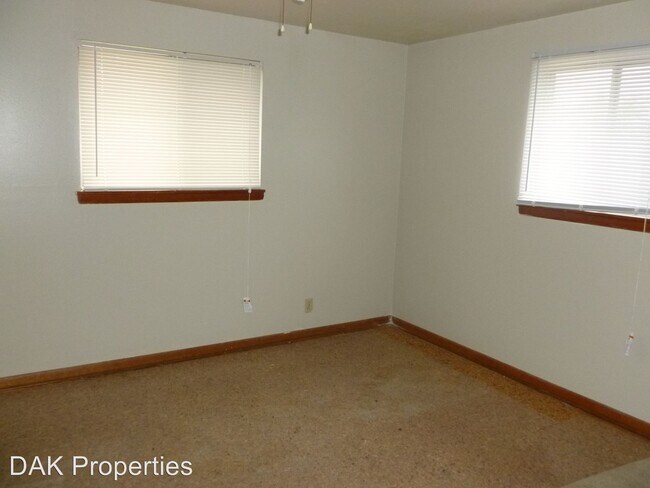 Building Photo - 8700 W Silver Spring Dr