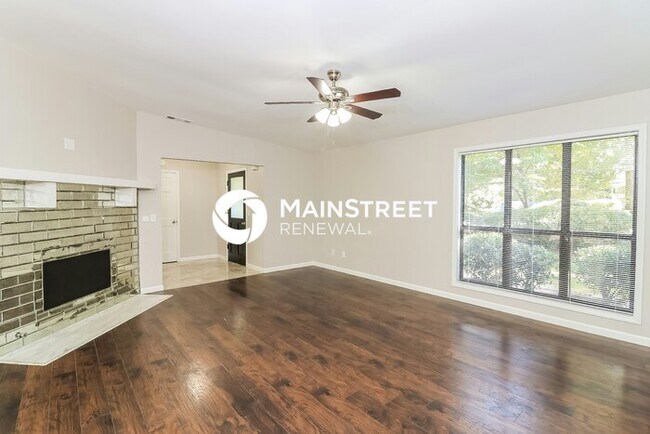 Building Photo - 3 Bedroom Pet-Friendly Home in Marietta, GA with Main Street Renewal