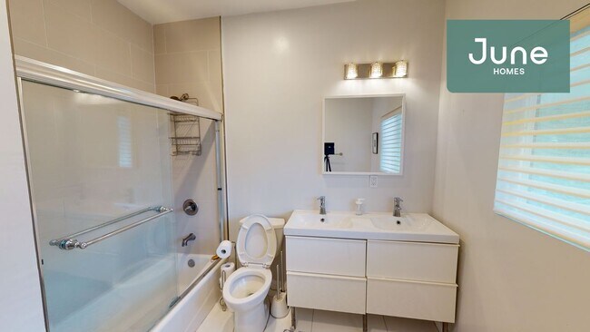 Foto del edificio - ROOM ONLY in 10-bed/9.0-bath Home