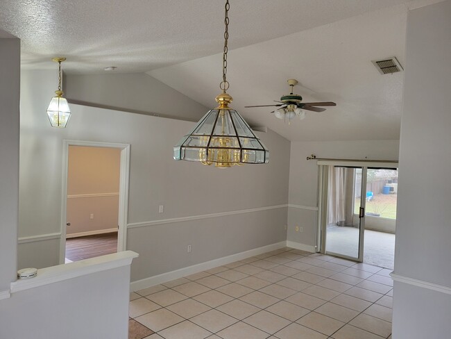 Building Photo - 843 Park Valley Cir