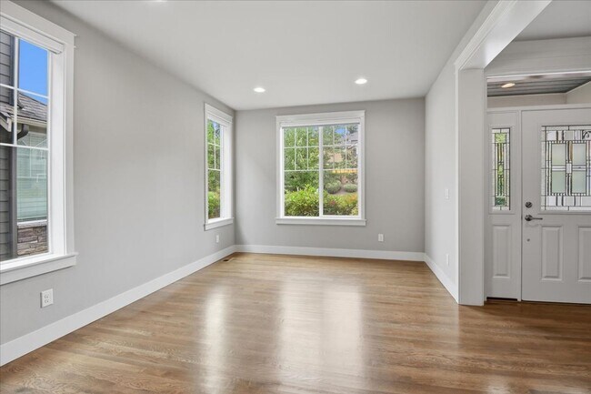 Foto del edificio - 4bd/4.5ba Sammamish Home