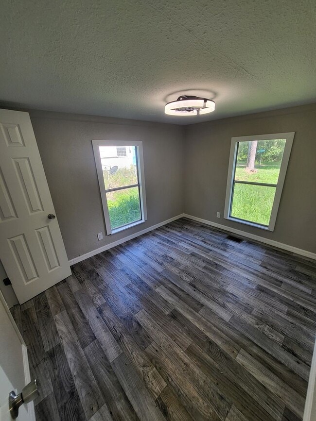 Building Photo - NEWLY RENOVATED 3/2 Home in SW Ocala. Close to WEC & Dunnellon