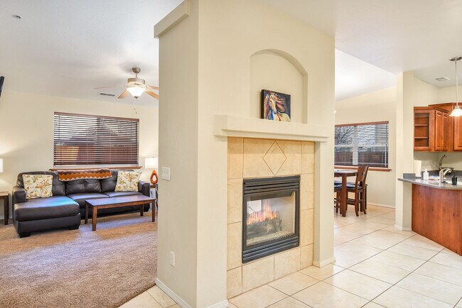 Building Photo - 3716 E Jacamar Dr