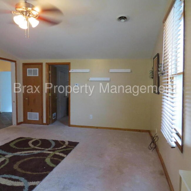 Foto del edificio - 2120 N Travis Ave