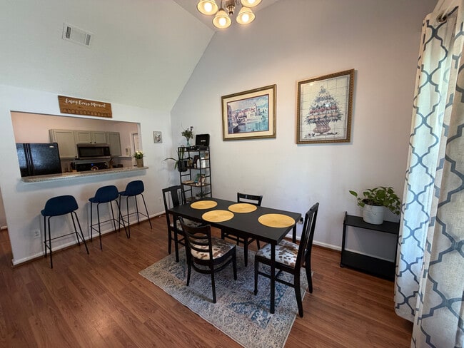 Building Photo - Room in Single Family Home on Cypress Pointe Dr