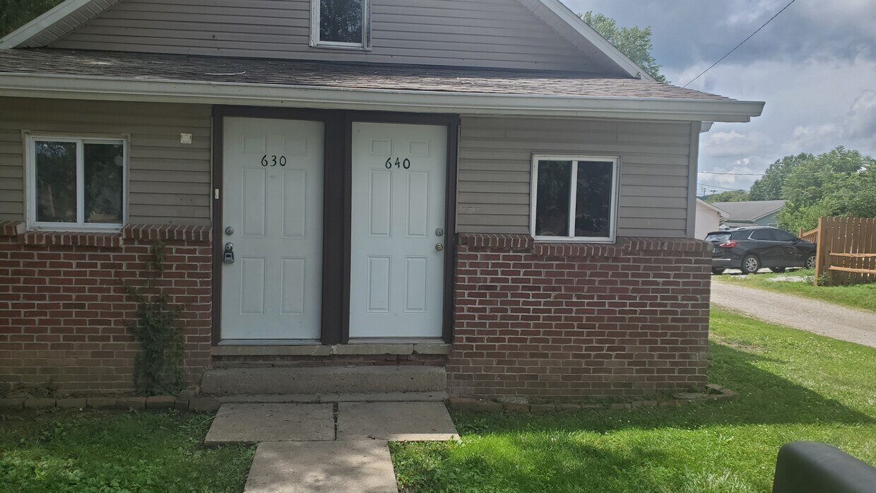 Foto principal - 630 N Cherry St