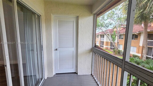Foto del edificio - 832 NW 92nd Ave