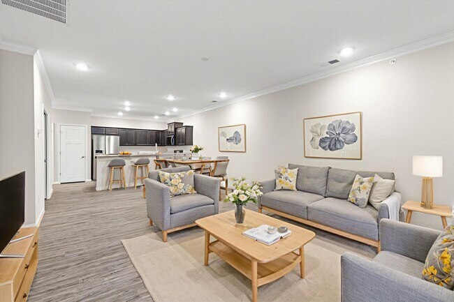 Foto del edificio - Bright & Beautiful 2BR/ 2BA Condo in Carrollton is NOW available!