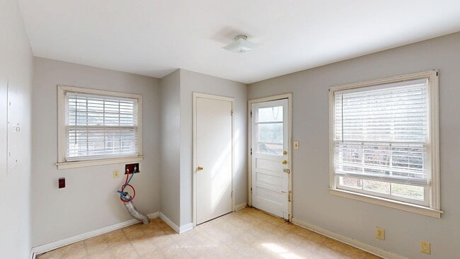 Building Photo - 1902 Shelby Ave