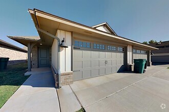 Building Photo - 443 Summit Ridge Dr
