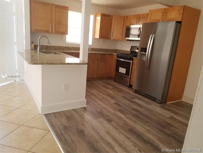 Foto del edificio - 1265 W 24th St