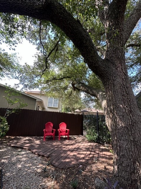 Foto del edificio - 12800 Briar Forest Dr