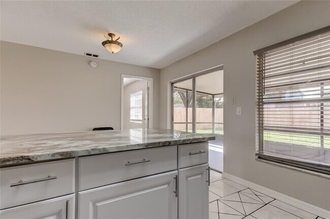 Building Photo - 1007 Pine Ridge Cir