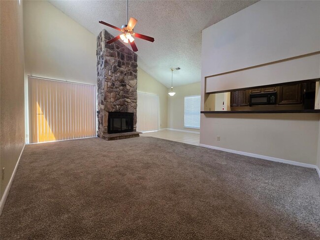 Building Photo - 17417 Red Oak Dr