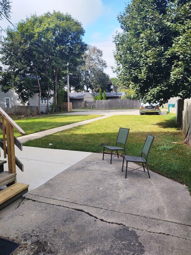 2114 Enoch Ave, Zion, IL 60099 House Rental in Zion, IL