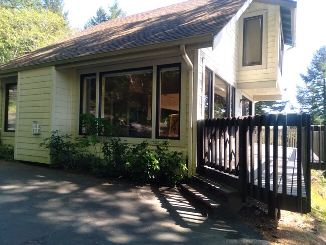 Building Photo - 17265 Mountain Dr