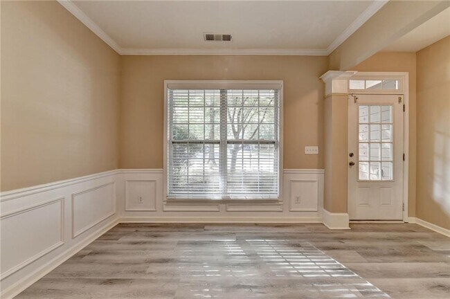 Building Photo - 1646 Hedington Ct SE