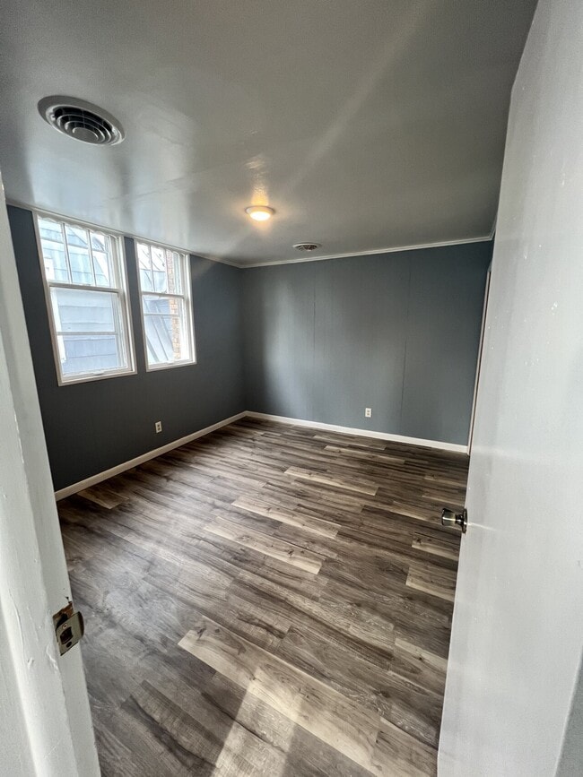 Building Photo - 511 W Charles