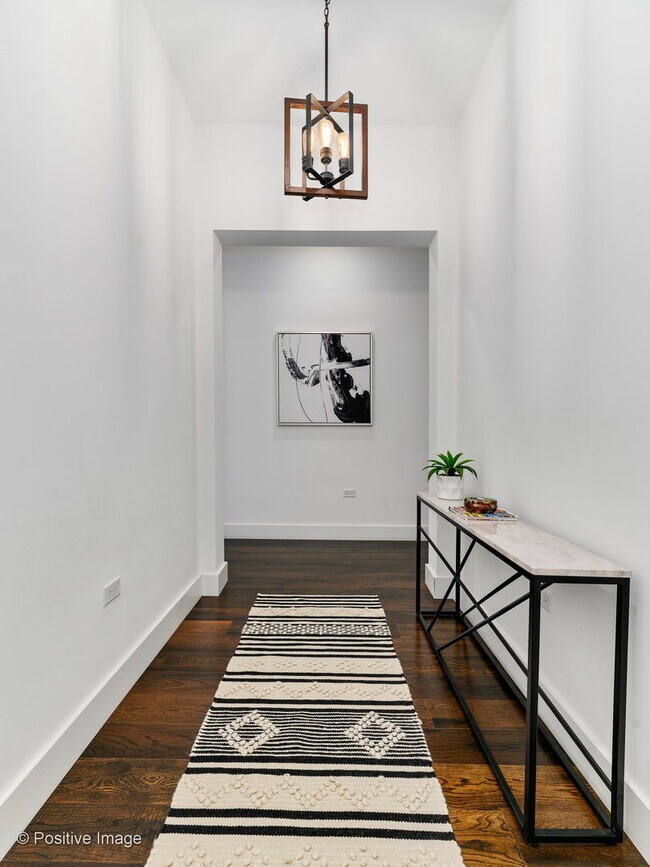 Foto del edificio - 367 W Locust St