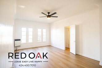 Building Photo - 706 N St Andrews Pl