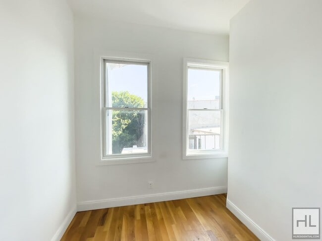Foto del edificio - WYCKOFF AVENUE