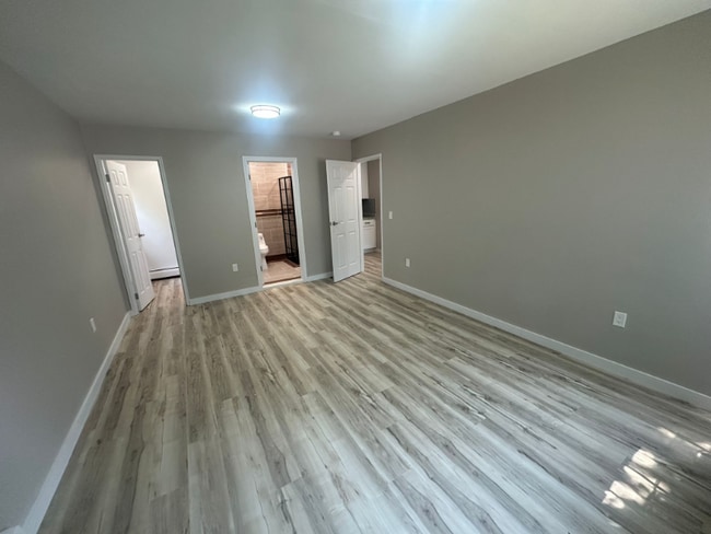 Building Photo - 353 Schraffts Dr