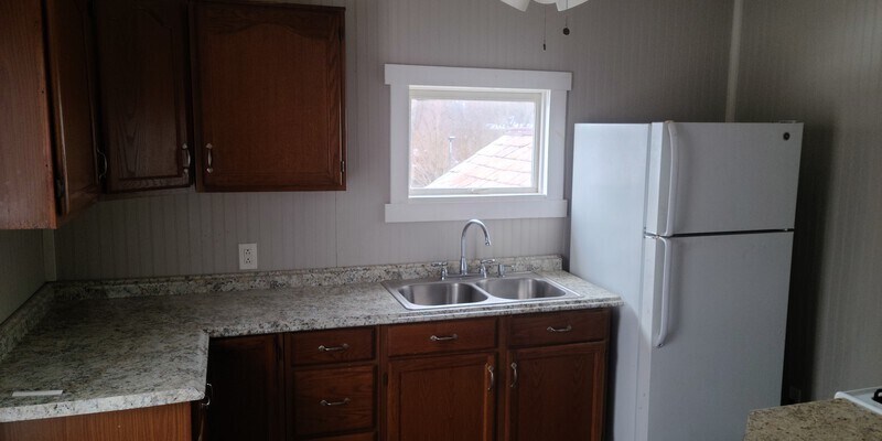 Primary Photo - 628 State St