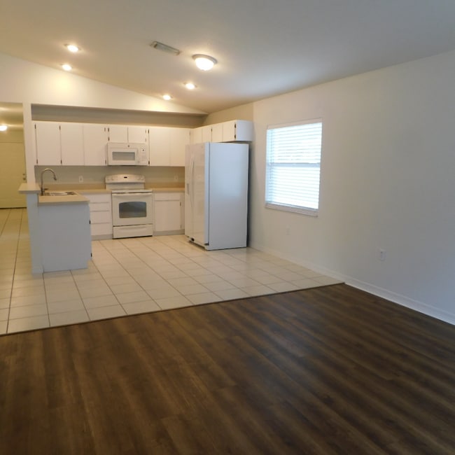 Building Photo - 22141 Breaker Point Ln
