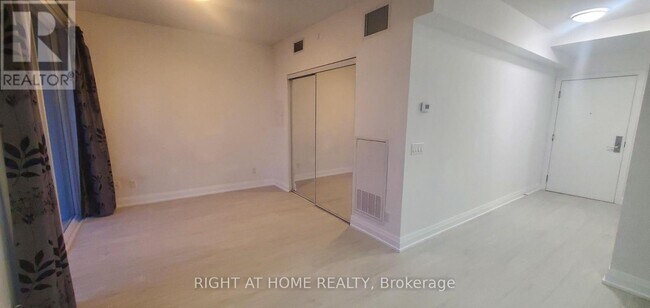 Photo du bâtiment - 56 Annie Craig Dr