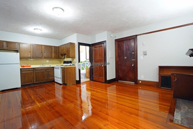 Building Photo - 266 Chestnut Hill Ave