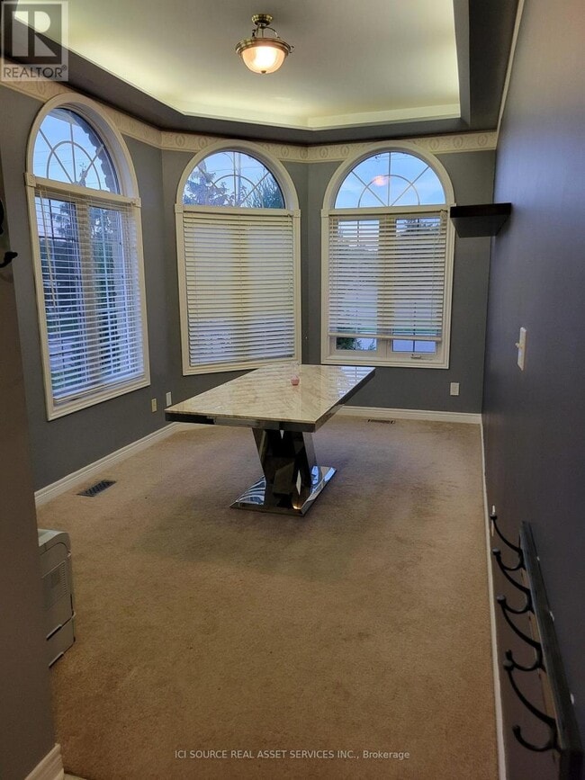 Photo du bâtiment - 88 Wade Square