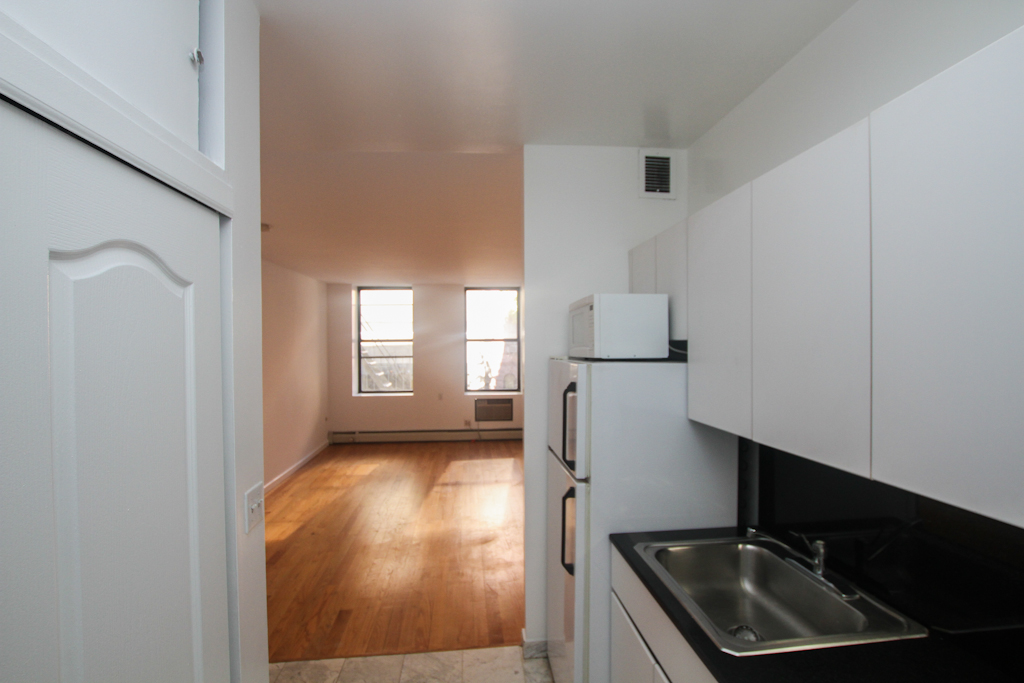 Building Photo - 232 E 54th St