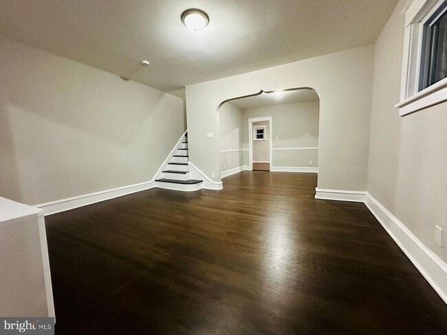 Building Photo - 106 N Llanwellyn Ave