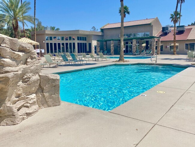Foto del edificio - 5081 River Glen Dr