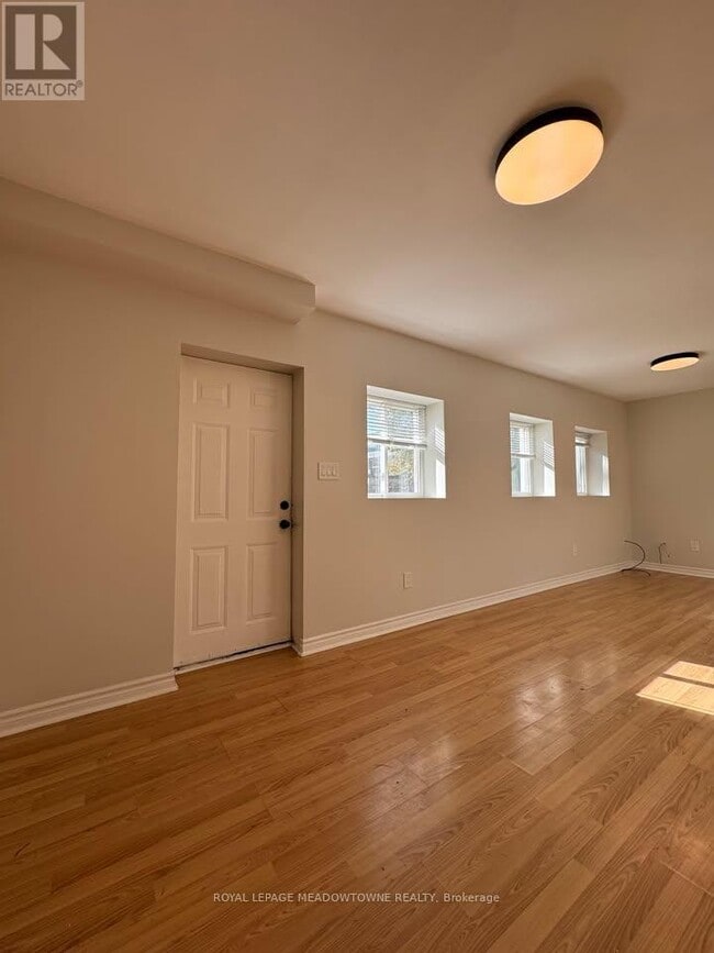 Photo du bâtiment - 174 Mountainview Rd N