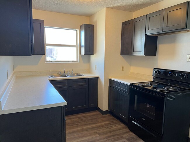 Building Photo - Great Duplex in North Springfield