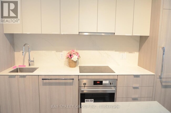 Photo du bâtiment - 6 Greenbriar Rd