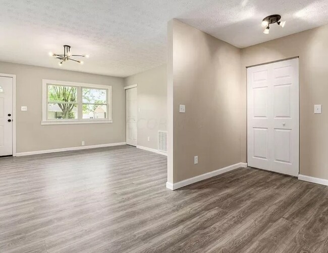 Building Photo - 1710 Eastfield Dr N