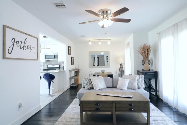 Foto del edificio - 6127 Darnell St