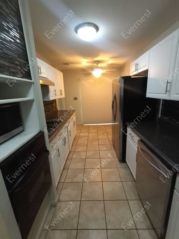 Foto del edificio - 16 Berrywood Dr