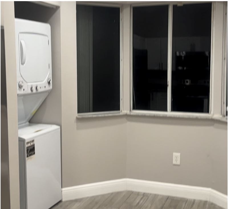 Kitchen Window Washer/Dryer - 15501 SW 133rd Pl