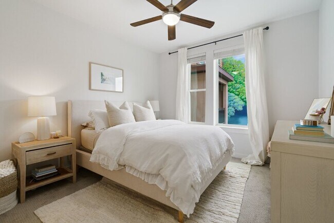 Foto del edificio - 1900 Barton Springs Rd